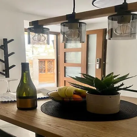 Noa Old Town - - Ground Floor Apartment *