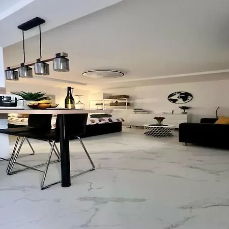 Noa Old Town - - Ground Floor Apartment *