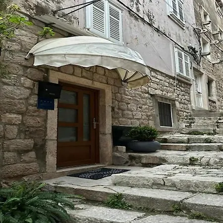 Noa Old Town - - Ground Floor Apartmán