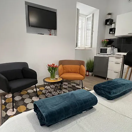 Noa Old Town - - Ground Floor Apartment *